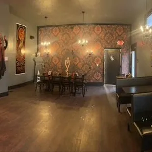 Panoramic of the side dining room.