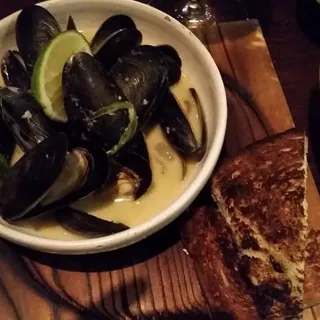 Green Curry Mussels