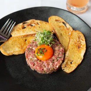 FILET MIGNON STEAK TARTARE
Shallot/ Whole Grain Mustard/ Farm Egg Yolk / Black Summer Truffle Foie Gras Crostini