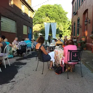 Summer has to include a date night at Selah in the alley with live music.