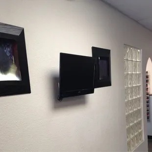 Area with a Tv so you can watch while your hair is getting washed.