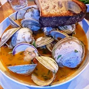 a bowl of clams and bread