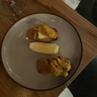 Maine uni crostini