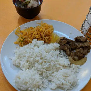 My faves: sinigang na baboy, palabok, bistek and hella rice lol