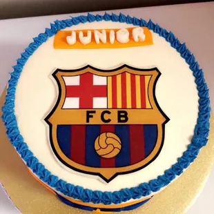 a cake decorated with the emblem of fc barcelona