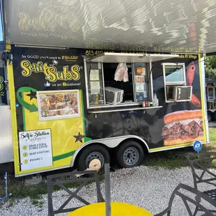 Selfie subs food truck.