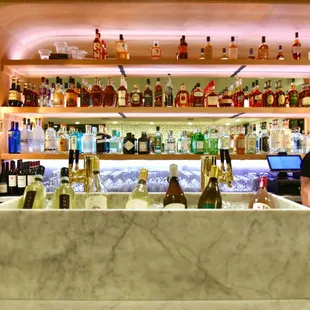 Visit our newly remodeled Sellands Broadway! Discover a fresh look, a new bar with craft cocktails, and the same local fare you love!