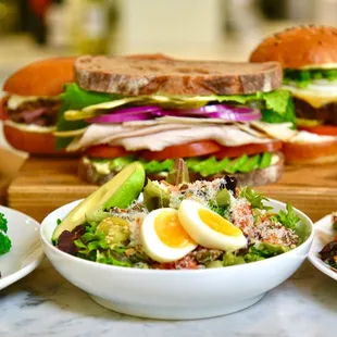 Selland&apos;s Market Café offers high-quality, handcrafted foods - entrées, sides, sandwiches, salads, soups, pizzas and desserts.