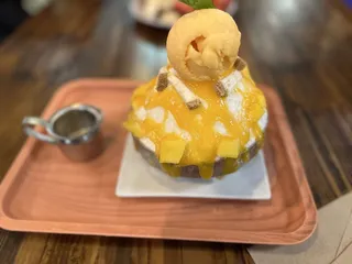 LUMI Dessert Cafe