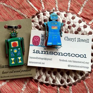 I bought some cute robot pendants.