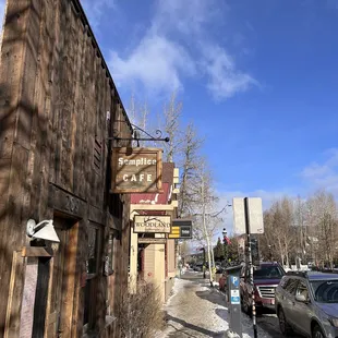 Cute outdoor walk up breakfast place in breck