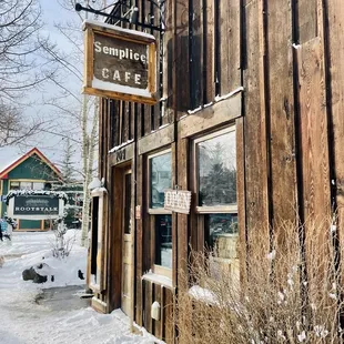 Super cute walk-up cafe