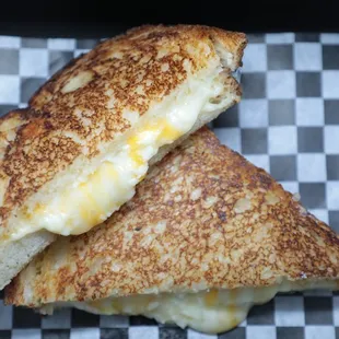 TRİBLE CHEESE TOAST