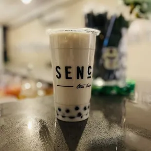 Milk tea with half vanilla / half almond with tapioca pearls