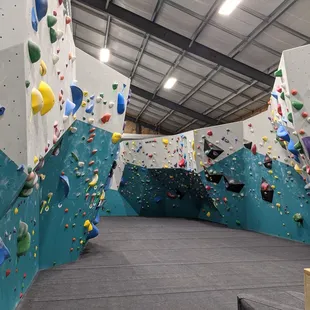 The heart of the bouldering area. The ground is nice and cushy and clean.