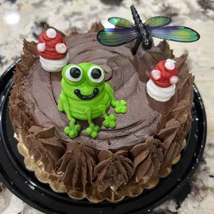 Such a cute cake and delicious too!