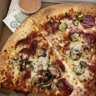 Slice #1: pepperoni, garlic, and jalapeño  Slice #2: pepperoni and mushroom  Seniores sauce