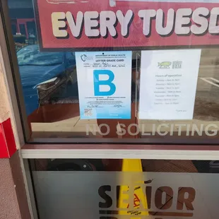 Major violation. I would like to see the health department eat here.