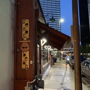 Comfortable place fir happy hour !!!