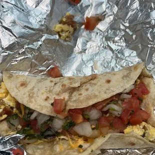 Breakfast taco . Bacon / egg / cheese : pico