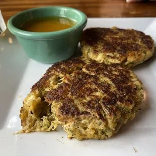 The crab cakes with garlic butter