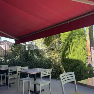 Covered patio &amp; dog friendly