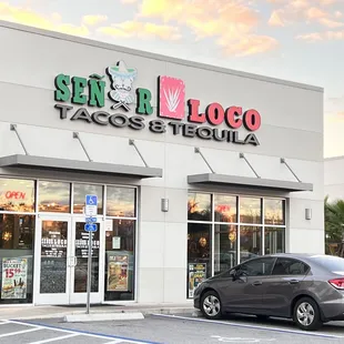 (*‿*) /ﾟ*:｡ﾟ Let&apos;s go in! We&apos;ve been meaning to come here, it&apos;s been awhile. #SeñorLocoTaco