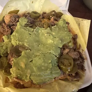 Carne nachos (a little heavy on the guac, light on the meat) good flavor (sour cream and nacho cheese on the side)