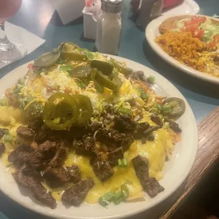 This was the small size of the nacho. I recommend just to get a small size.