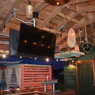 Rooftop TV&apos;s
