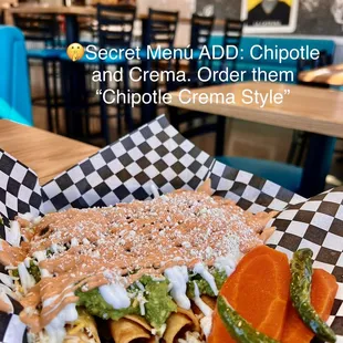 5 Rolled Tacos, Secret Menú Chipotle Crema Style.