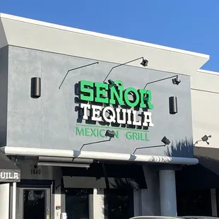 Welcome! There&apos;s indoor and outdoor dining