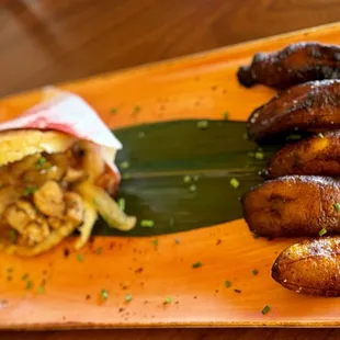 Arepa Pollo Churrasco