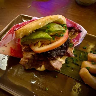 Arepa De Pernil