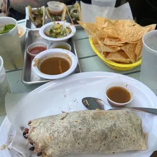 Food and service was am8zing!! Come here for a little drinky drink!!