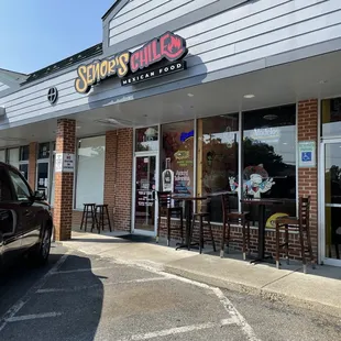 the outside of a restaurant