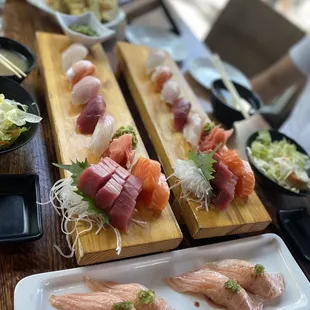 DINE IN . 5/5 lunch nigiri &amp; sashimi special , spring salmon belly nigiri . Amazing