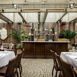 Sens' outdoor Biada lounge bar