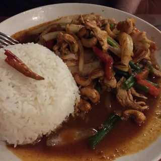 Chicken Cashew Nut - Pad Pik Paow Gai**