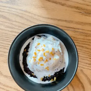 Thai Custard (Black Sticky Rice)