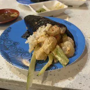 Spicy scallop hand roll