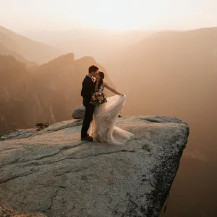 Yosemite National Park, Taft Point, Engagement photos by @tonigphoto