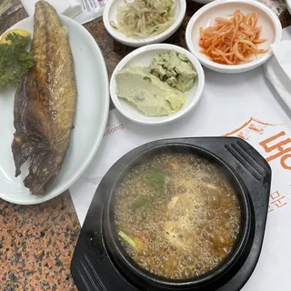 Godeungeo Gui and Doenjang Jjigae