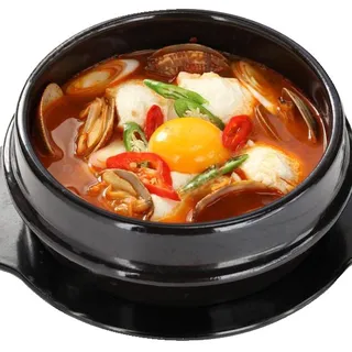 E6. Seafood Soft Tofu Chigae ()
