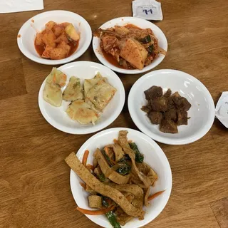 E9. Large Banchan