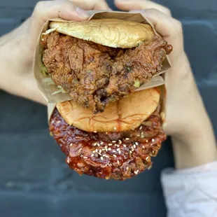 Korean Soy garlic &amp; Sweet chili sandwich! 치킨샌드위치 소이갈릭 &amp; 스윗칠리