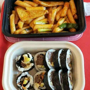Crispy spicy tteokbokki with odeng, and bulgogi kimbap !