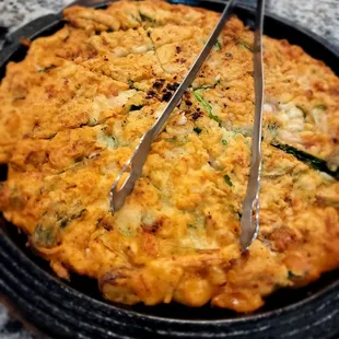 Haemool Pajun (seafood pancake)