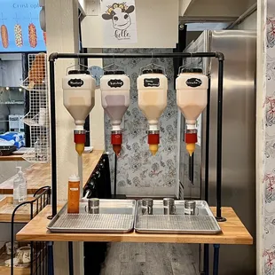 Sauce and topping station