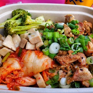 Some chicken w/ kim chi for lunch
